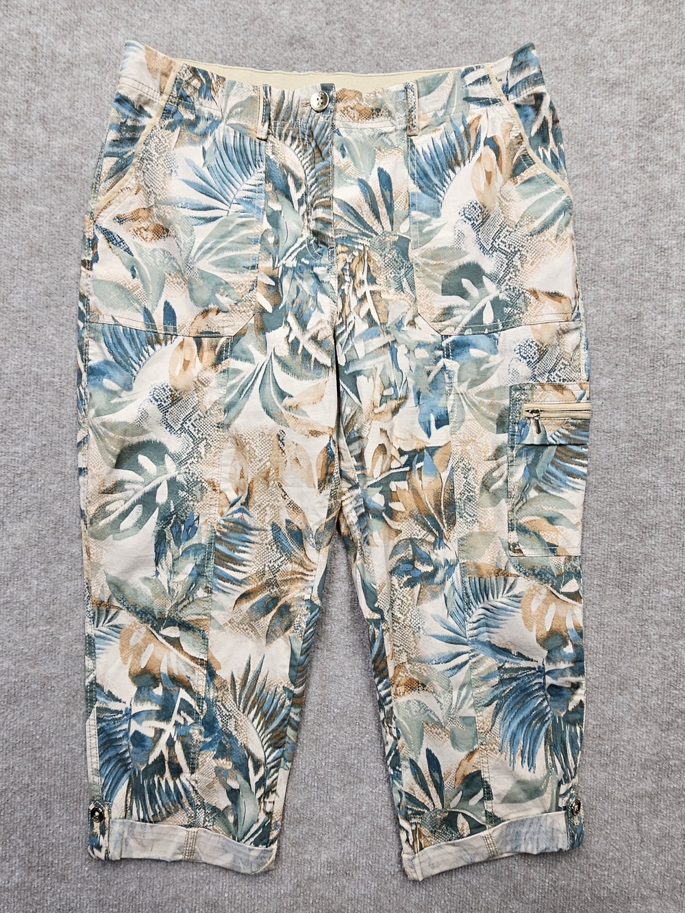 Chico’s Tropical Print Capri Pants Size 1 Blue Beige Stretch Waist Cargo